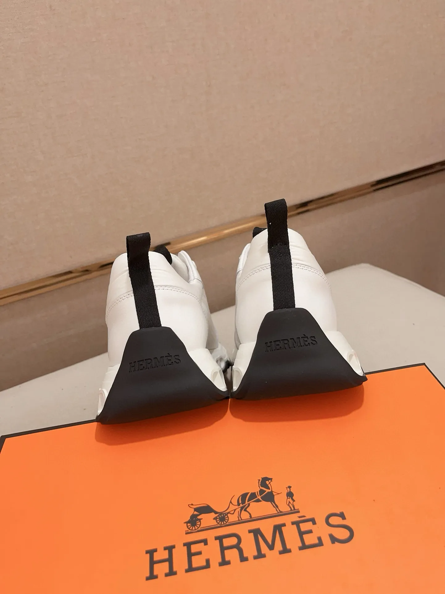 Factory price: 460💰《HERMES》【Classic Original Version】Hermès; Top 🔝 Purchasing Agency 🔍🔍 Men's latest 🇺🇸 counters are on sale simultaneously, original imported from Italy ▲▲First-layer cowhide ▲▲ (high-end, extravagance and class) times) Exquisite workmanship (Italian 🇮🇹Imported water-dyed 🐂cowhide lining) sole: Original sole provided by the original factory, ⚠️exclusive double-layer activity·TPR·rubber·combined molded outsole; super comfortable·wear-resistant·non-slip·environmental protection The real thing is more beautiful if you take the real thing (high quality, follow the order), you can enter and exit the counter at will * Number of yards: 38·39·40·41·42·43·44# (can be customized 45.)